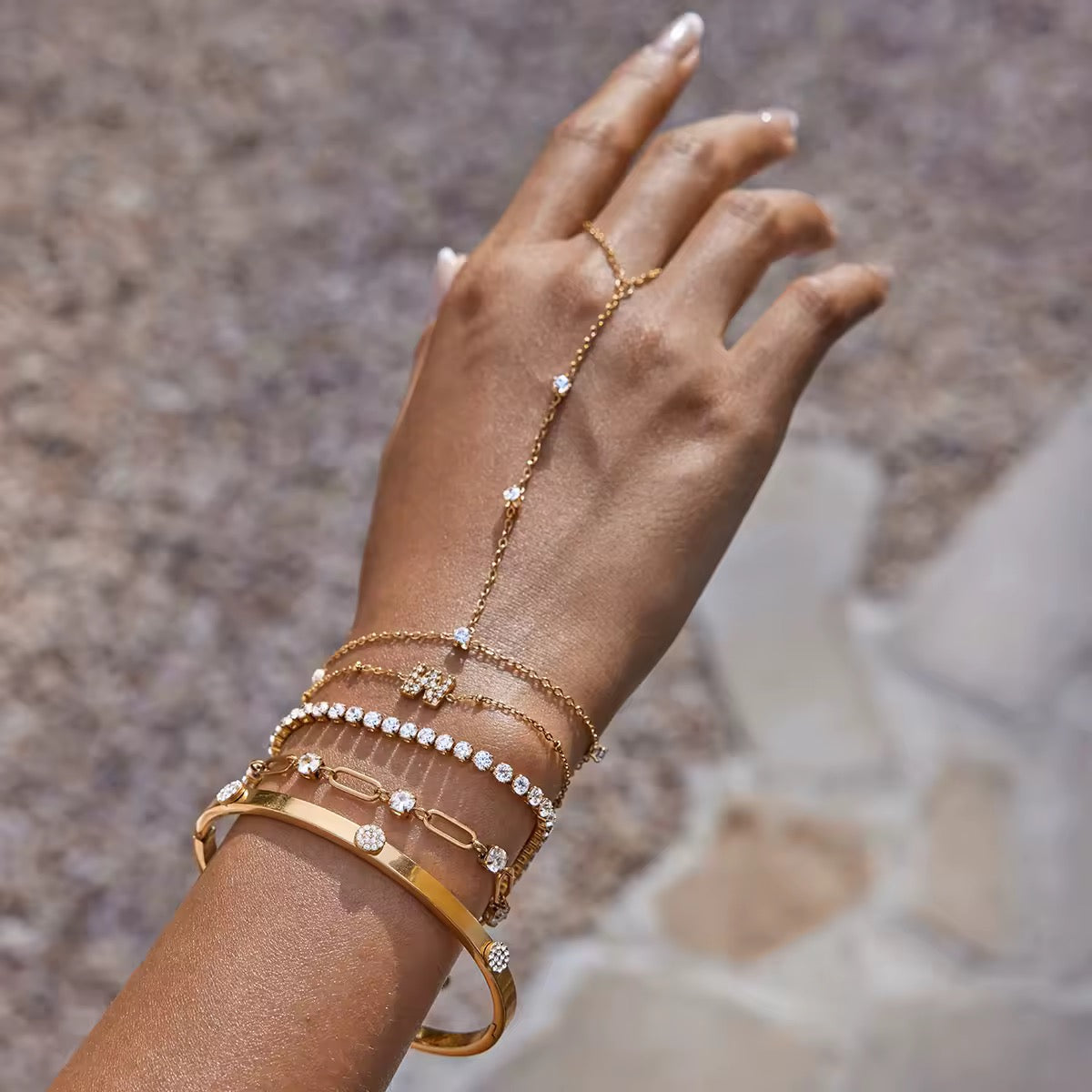 Mia Hand Chain